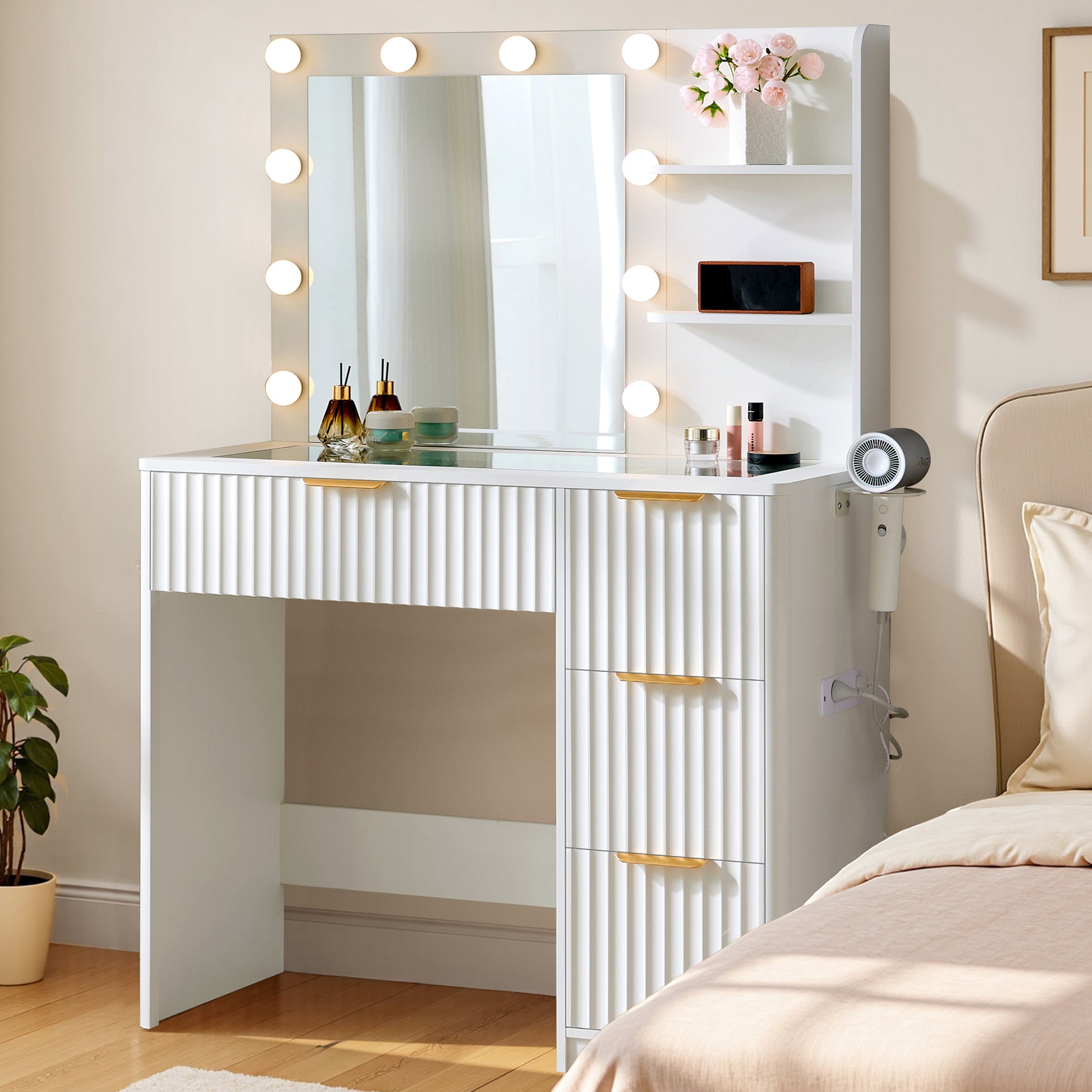 Glow 36.2" Fluted Vanity Desk Amerlife White