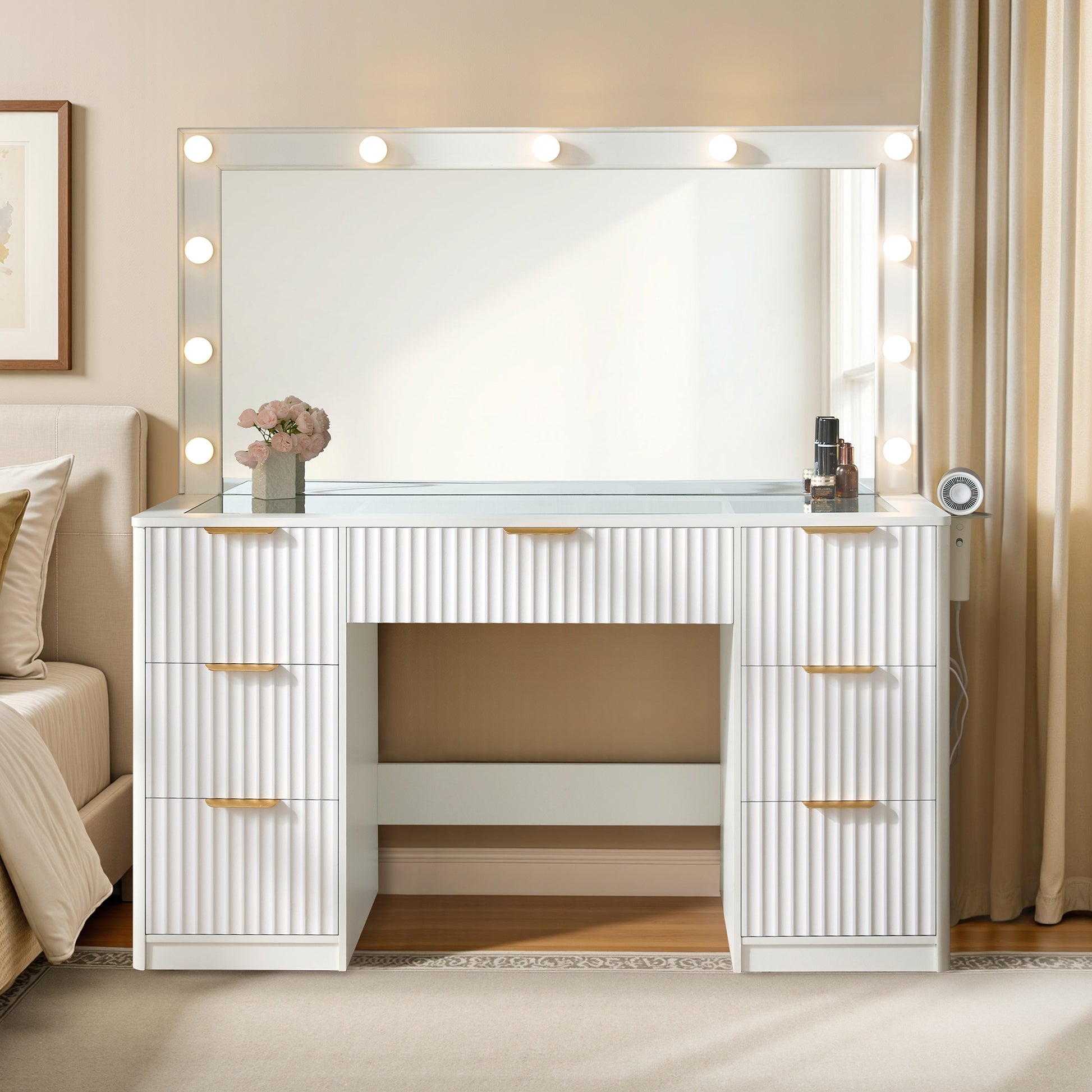 Glow 47.2" Fluted Vanity Desk Amerlife White
