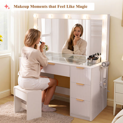 Glow 47.2" Fluted Vanity Desk Amerlife White