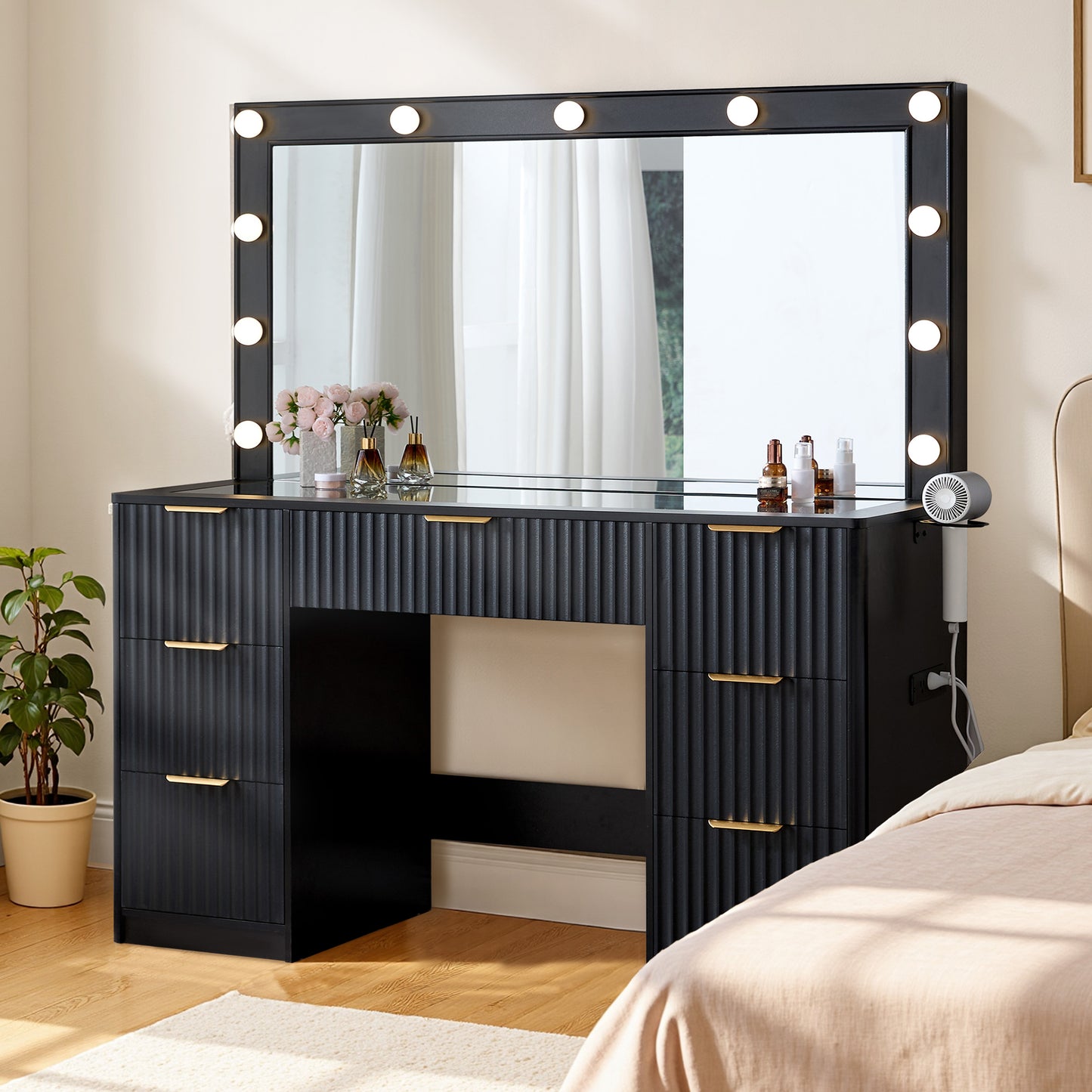 Glow 47.2" Fluted Vanity Desk Amerlife Black